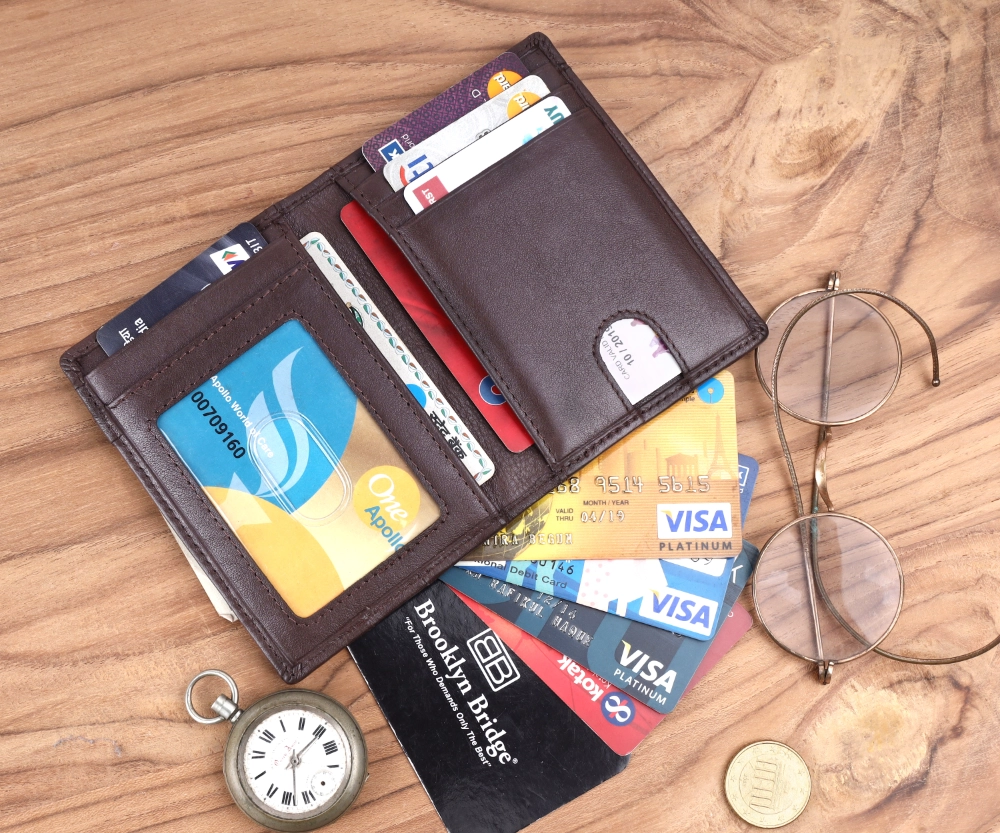 RFID Protected Pull Strap Card Holder Wallet for Daily Use - Image 6