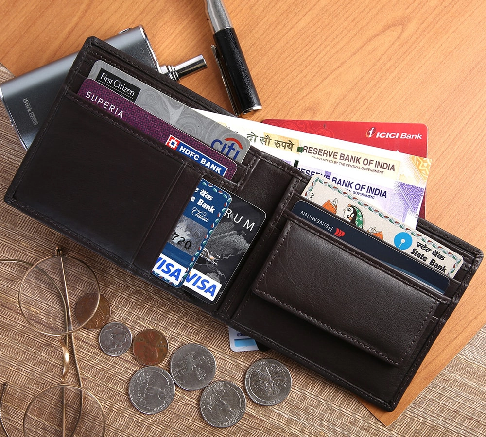 Men’s RFID Protected Leather Bifold Wallet with Coin Slot